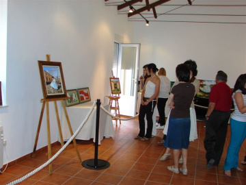 Exposición pintura del taller de pintura Cuadros realizados por las mujeres durante el curso en el taller de pintura que tienen durante todo el año.  <br />
Fotos: José Luis